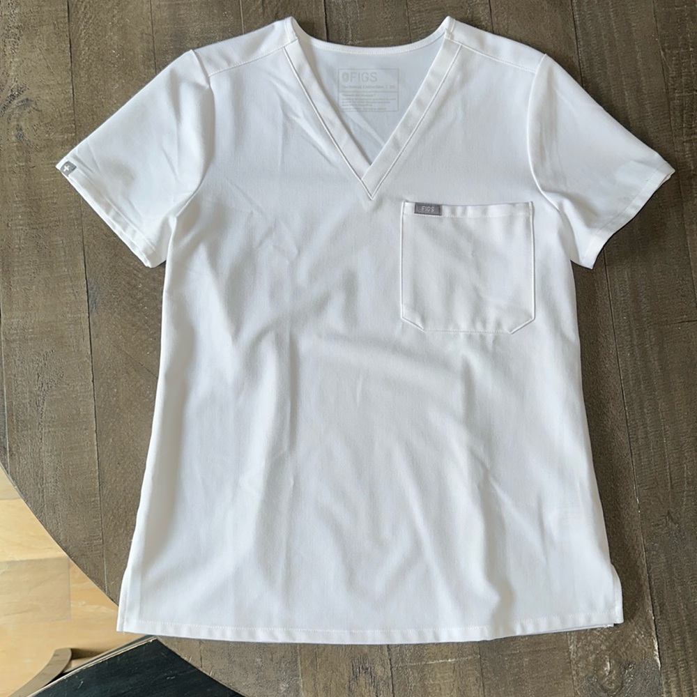 Figs Optic White Scrub Top NWOT